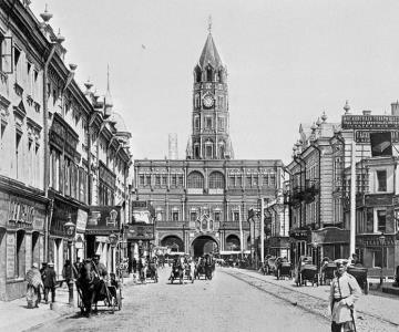 Сухарева башня. В 1934 году по приказу сталинского правительства Сухарева башня была снесена