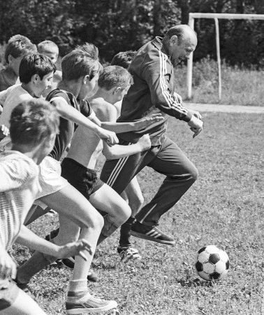 В спортлагере «Юный торпедовец», 1987 г. Через три года Стрельцова не станет...